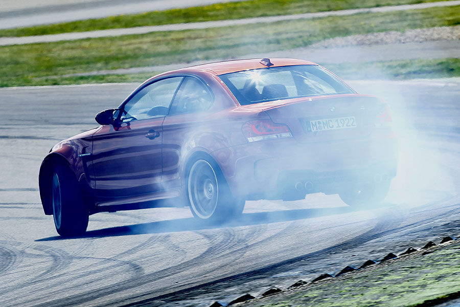 BMW-1er-M-Coupe-f900x600-F4F4F2-C-a1d9fe8a-481958